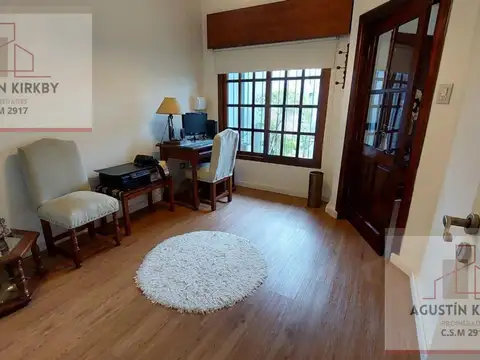 Casa 7 ambientes con 2 baños