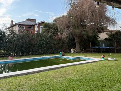 Casa 5 ambientes con 2 baños