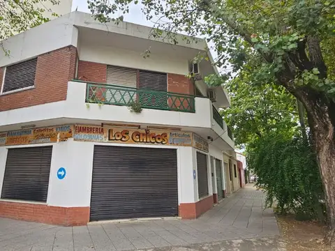 PH DE 4 AMBIENTES CON LOCAL COMERCIAL DE 80M2, SOBRE ESQUINA
