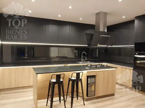Casa 7 ambientes con 4 baños