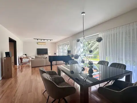 Casa Libertador al Río Martínez con Renta