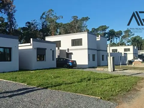 Casa en venta c/ cochera en Burnett