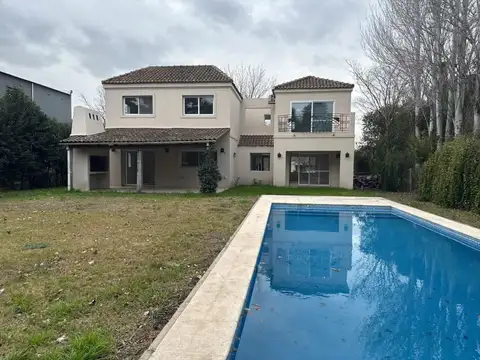 Casa 6 ambientes con 3 baños