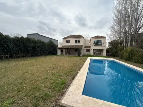 Casa en Venta con 2 cocheras
