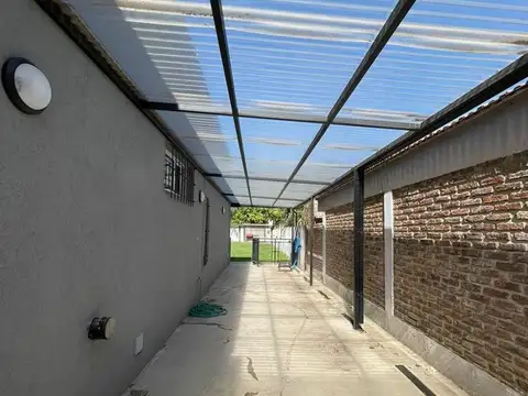 VENTA CASA PILETA EL BOSQUECILLO - EZEIZA -PERMUTA
