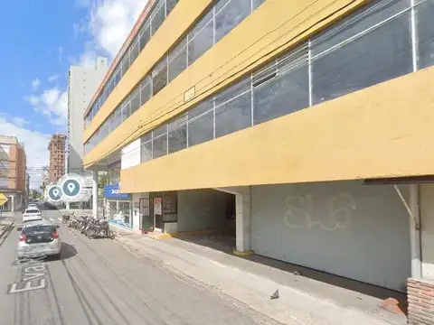 Cochera en Eva Perón y Rivadavia