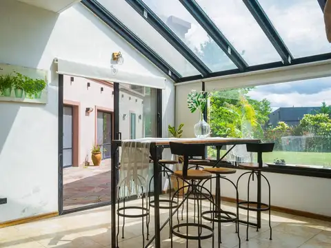 Casa 7 ambientes con 5 baños