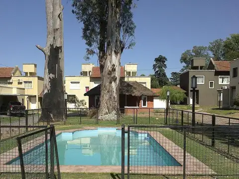 VENTA CASA 3 DORMITORIOS ZONA NORTE HOUSING CALANDRIA