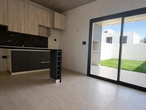 Casa 5 ambientes con 2 baños