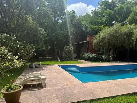 Casa 5 ambientes con 3 baños