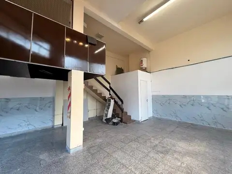 LOCAL COMERCIAL EN ESQUINA