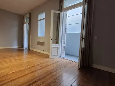 Departamento de 3 ambientes totalmente reciclado a nuevo — San Telmo, Boulevard Av. Caseros
