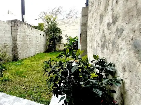 Casa 5 ambientes con 1 baño