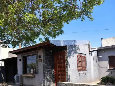 CASA EN VENTA 2 DORM GRAL CABRERA CON PATIO AMPLIO