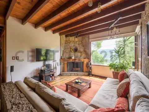 A. M. AGOSTINI 300, Piso 0