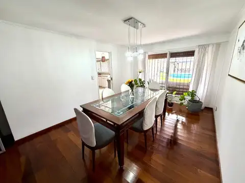 Casa en Alquiler con 1 cochera