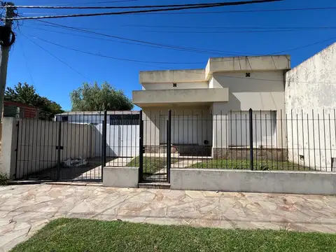 CASA 3 DORM. - 2 BAÑOS - AMPLIO GALPON - LOBOS