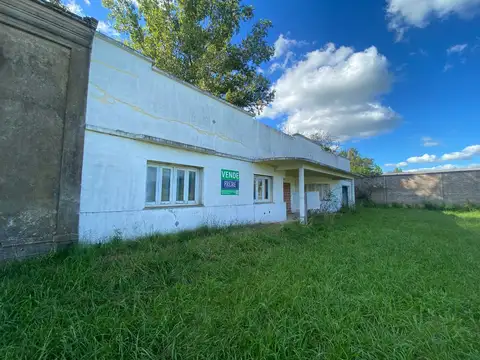 Esquina Comercial en Venta en Villa Ruiz