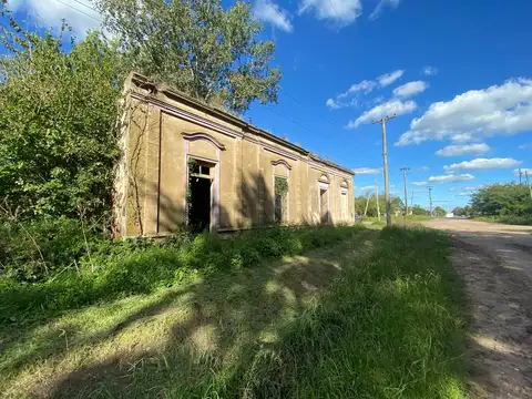 Esquina Comercial en Venta en Villa Ruiz