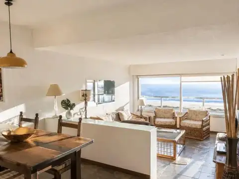 Departamento en Playa Mansa, Punta del Este.