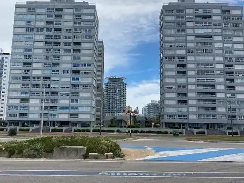 Parada 1 Playa Mansa, edificio Torre Del Plata.