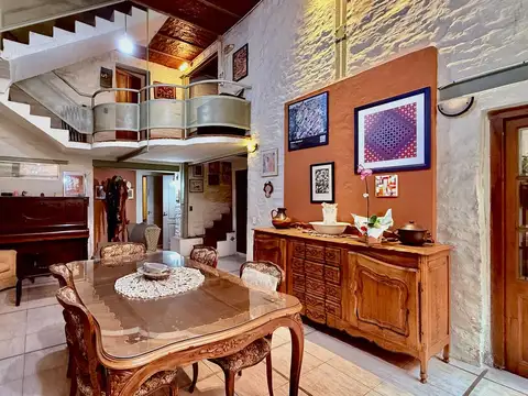 Casa única de 370 m²  Ideal para familias numerosas o profesionales que buscan amplios espacios