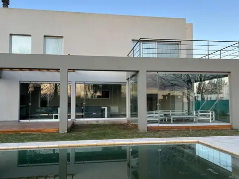 Casa 5 ambientes con 5 baños