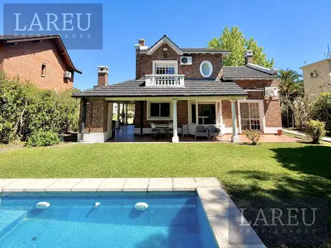 Casa en Venta con renta -lote central en La Delfina