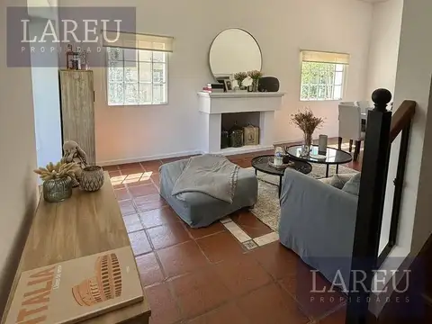 Casa en Venta con 3 cocheras