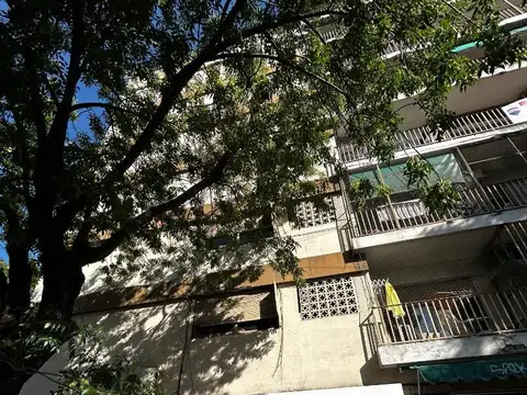 2 amb frente balcón cocina independiente