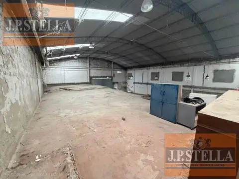 Galpón Industrial 546 m² c/ Entre piso - Oficinas - Baños y Vestuarios - Esteban Echeverria
