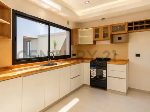 Depto Tipo Casa 3 ambientes con 3 baños