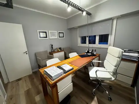 Oficina en Las Heras 3100 de tres ambientes