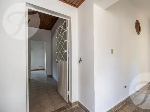 Gran oportunidad en San Pedro I Casa en esquina con Local Comercial y Cochera I Todos los servicios