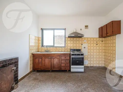 Casa 4 ambientes con 1 baño