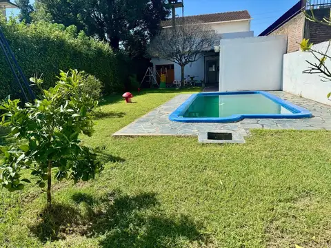 Casa 4 ambientes con 2 baños