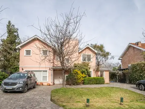 Casa en venta 8 ambientes barrio cerrado Lomas de Benavidez