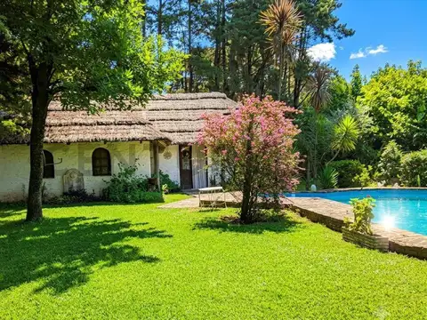 VENTA QUINTA ESTILO RUSTICO CON PILETA en Bº PQUE SAKURA (SIN EXPENSAS)
