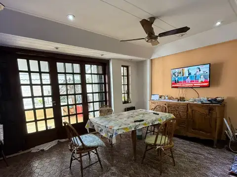Casa 5 ambientes con 3 baños