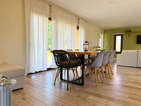 Moderna Casa en Valle Sereno