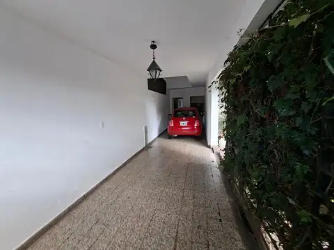 CHALET 8 AMBIENTES EN VENTA EN ADROGUE CON PARQUE