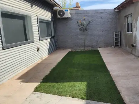 EN VENTA CASA CON MONOAMBIENTE - PLOTTIER