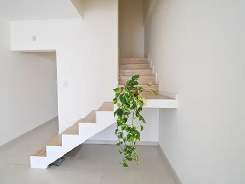 Departamento tipo Duplex con cochera y patio
