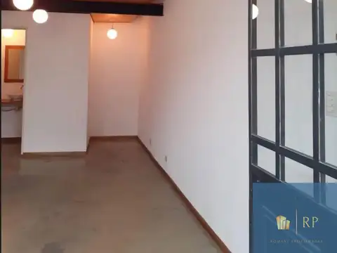 Local en Alquiler en Parque Chacabuco, $ 800.000