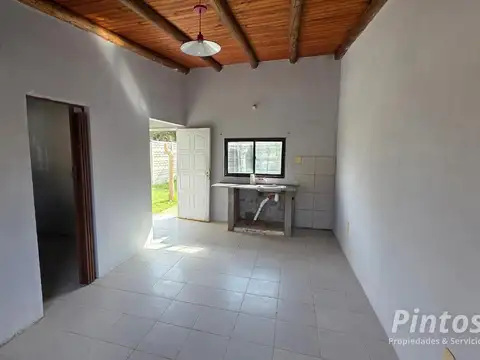 Casa 6 ambientes con 2 baños