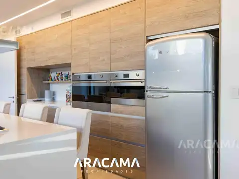 Casa en Venta con 5 cocheras