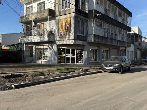 Amplio Local Comercial , Zona sur, Av.Ov.Lagos 5500