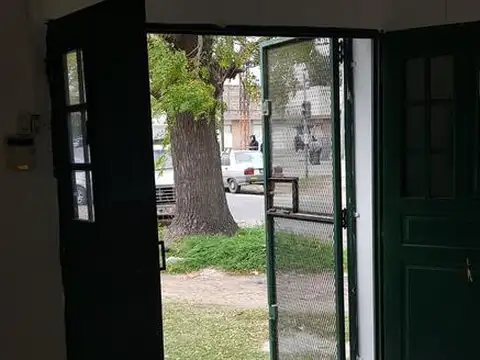 Local en Alquiler en Sorrento, $ 400.000
