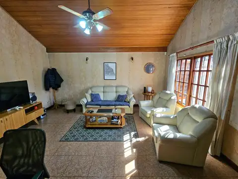 Casa en Venta con 3 cocheras