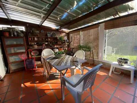 Casa 7 ambientes con 2 baños